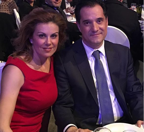 Ο Άδωνις και η Μανωλίδου σε κρητικό γλέντι στο Ρέθυμνο – ΒΙΝΤΕΟ