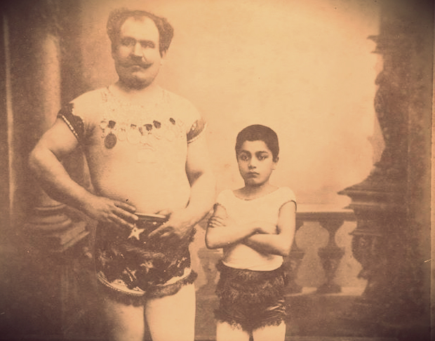 “Σίδερα μασάει ο Κουταλιανός” – Η ιστορία του παντοδύναμου μασίστα