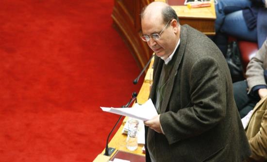 Το κλιμακώνει ο Φίλης: Καταθέτει ερώτηση στον Καμμένο για τα εξοπλιστικά