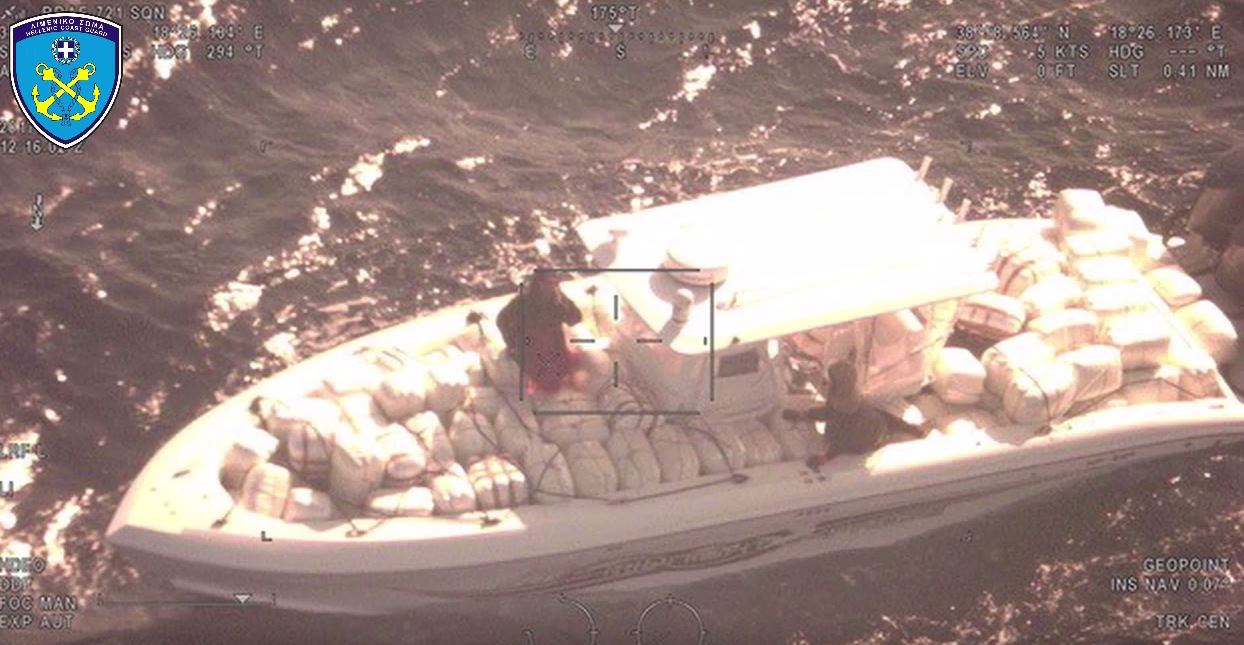 Μεγάλη καταδίωξη δυτικά των Οθωνών με συμμετοχή της FRONTEX – ΒΙΝΤΕΟ