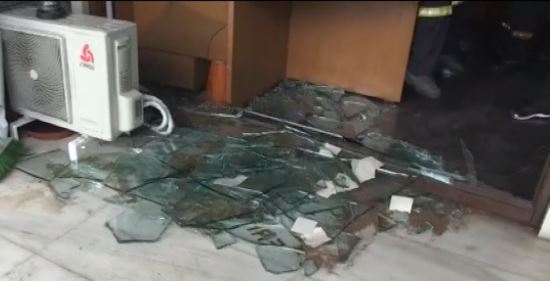 Ένταση και επεισόδια με πυροσβέστες έξω από το υπουργείο Διοικητικής Μεταρρύθμισης – ΒΙΝΤΕΟ