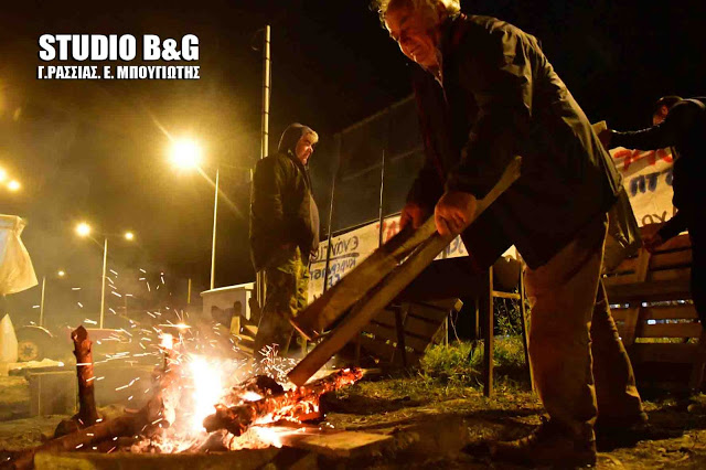 Ένταση στην Αργολίδα λόγω απροειδοποίητου αποκλεισμού δρόμου από τους αγρότες – ΦΩΤΟ