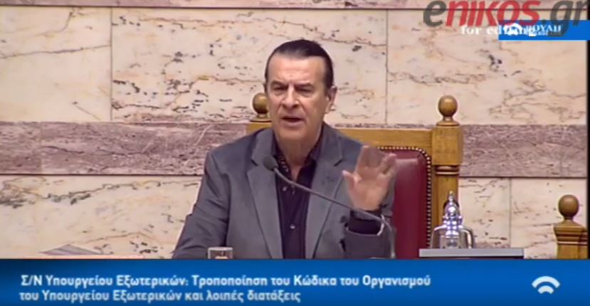 Ο Κουμουτσάκος στον Κουράκη: Άλλο η ποίηση και άλλο η Βουλή – ΒΙΝΤΕΟ
