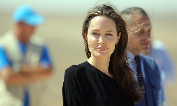 Η Τζολί για το διάταγμα Τραμπ: Η διάκριση λόγω θρησκείας είναι ένα παιχνίδι με τη φωτιά