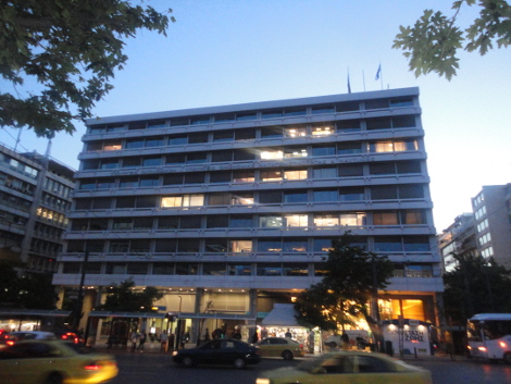 ΥΠΟΙΚ: Υπάρχουν πολλές πρωτοβουλίες για την επίσπευση μιας συμφωνίας για τη β’ αξιολόγηση