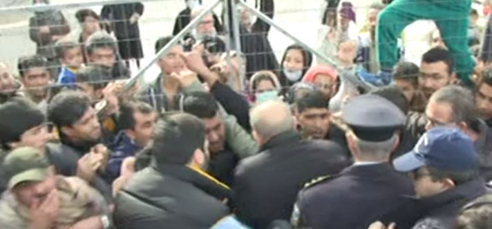 Ένταση στο Ελληνικό με τον Μουζάλα – ΒΙΝΤΕΟ