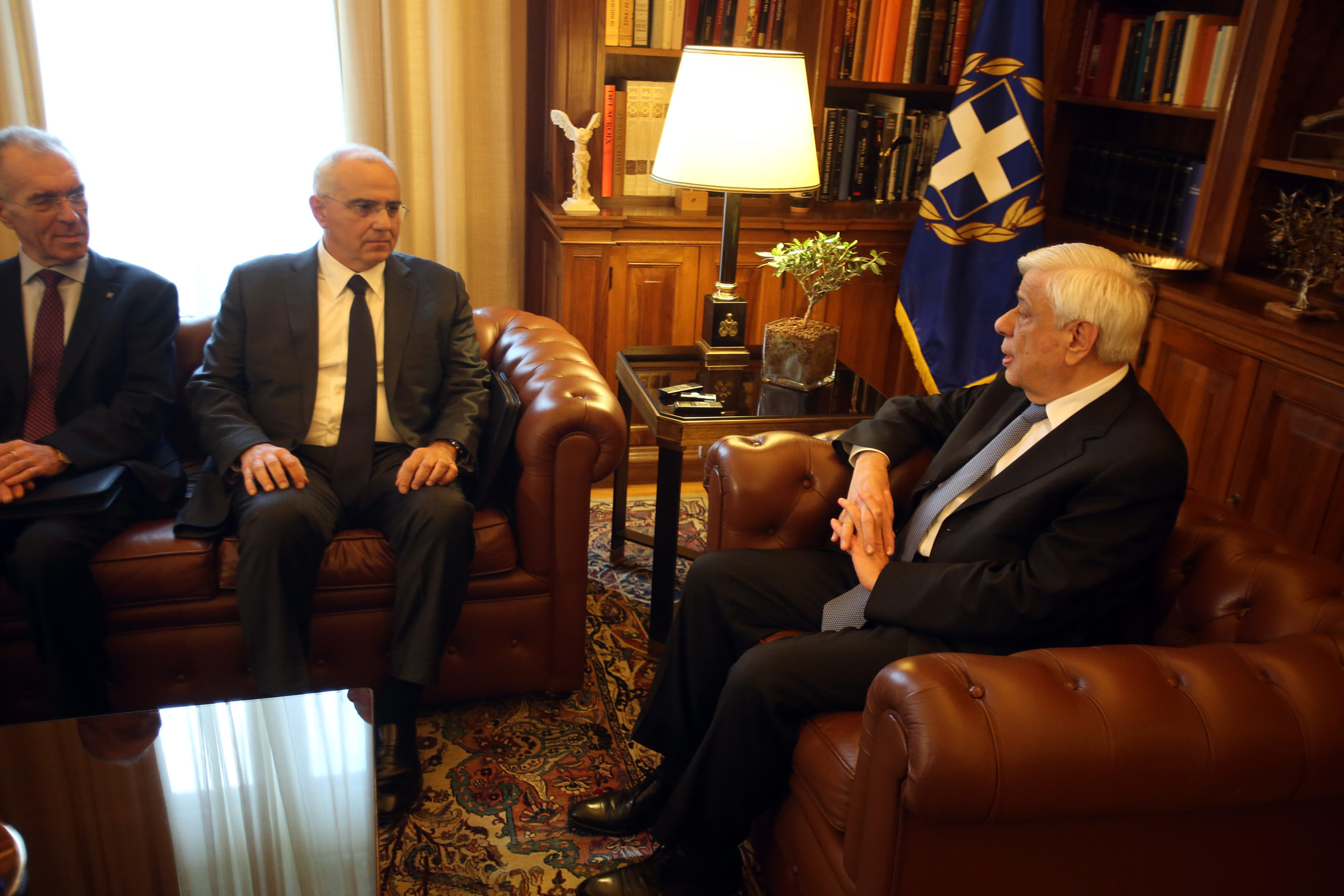 Την ελπίδα η ΕΚΤ να στηρίξει το τραπεζικό σύστημα της Ελλάδας εξέφρασε ο Παυλόπουλος