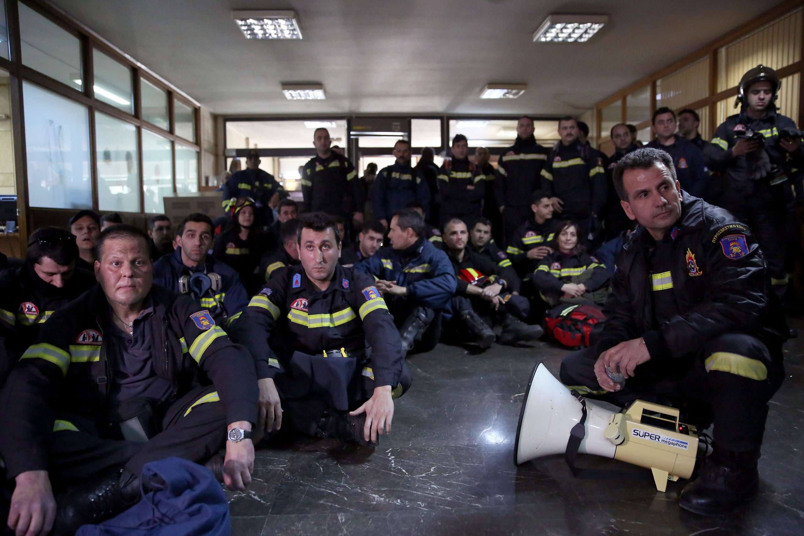 Η απάντηση του υπουργείου Διοικητικής Μεταρρύθμισης στους πυροσβέστες πενταετούς θητείας