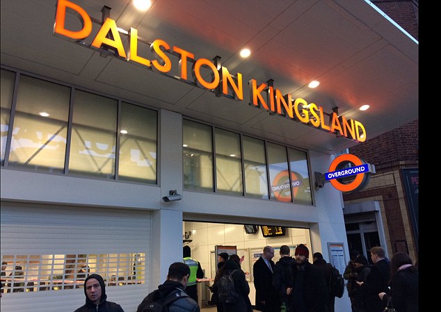 Συναγερμός στον σταθμό τρένων Dalston Kingsland στο Λονδίνο – ΤΩΡΑ