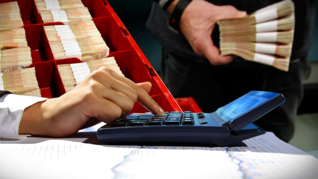 Ανησυχία από τη φυγή καταθέσεων 2 δισ. σε δύο μήνες