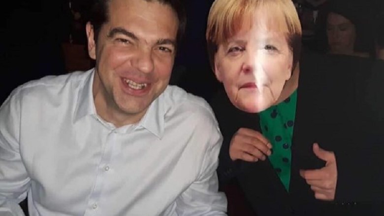 Η selfie του Τσίπρα με την «Μέρκελ» στην Αίγινα – ΦΩΤΟ