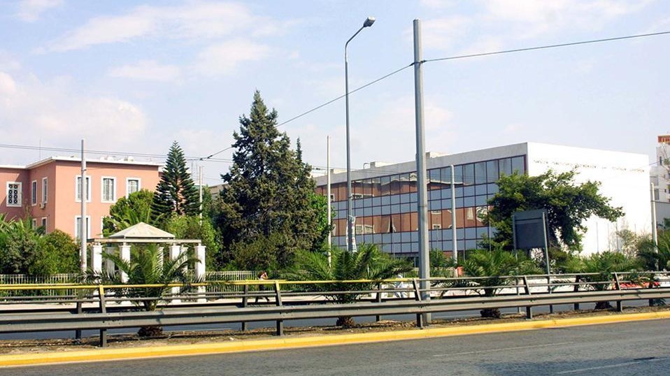 Επίθεση σε αστυφύλακα της κρατικής ασφάλειας έξω από το Πάντειο