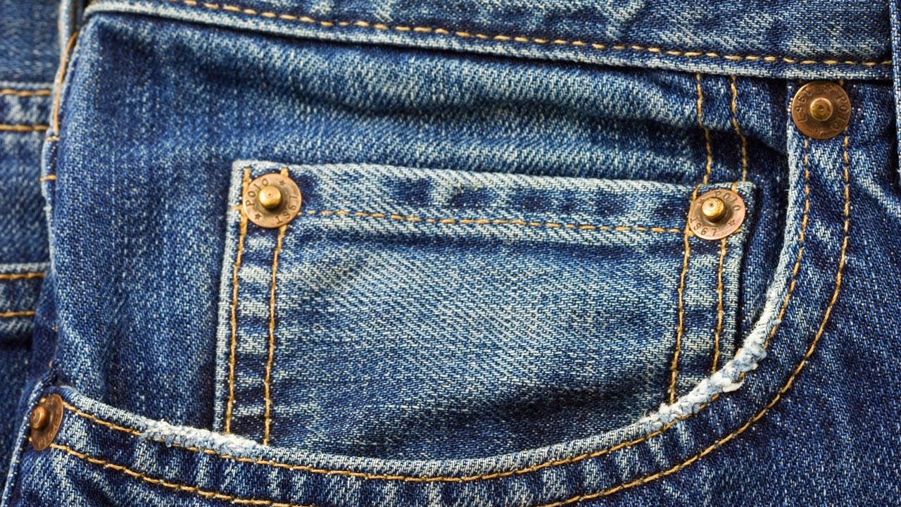Γιατί τα τζιν έχουν μια μικρή τσέπη στα δεξιά