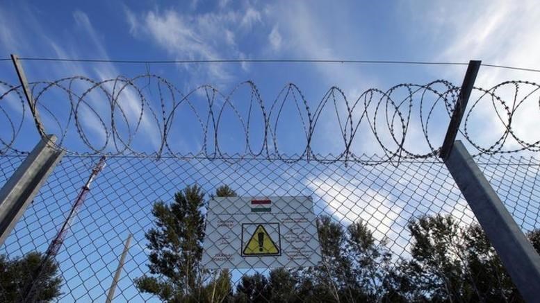 Κίνηση-σοκ από την Ουγγαρία: Χτίζει φράχτη που θα προκαλεί ηλεκτροσόκ
