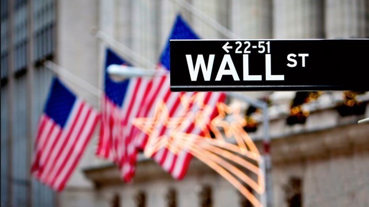 Μικρές απώλειες στη Wall Street μετά το ρεκόρ