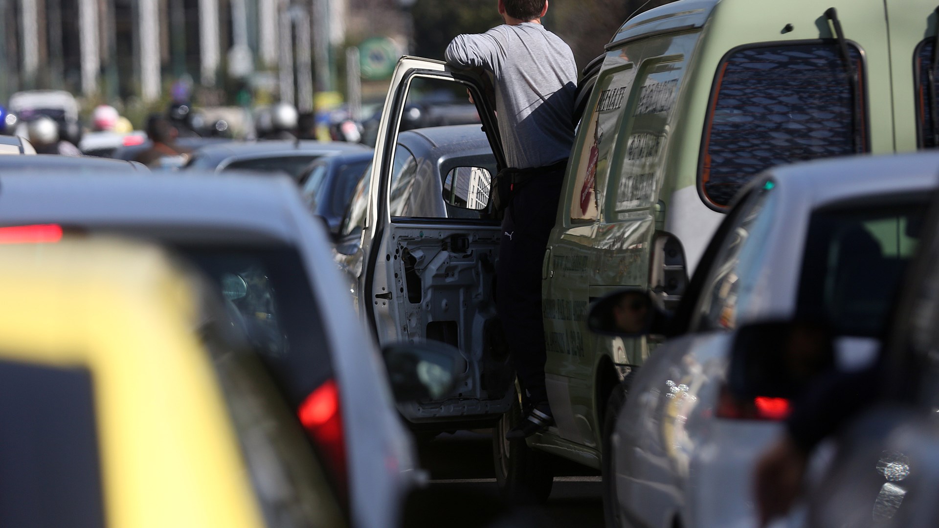 Χάος στους δρόμους της Αθήνας – ΦΩΤΟ