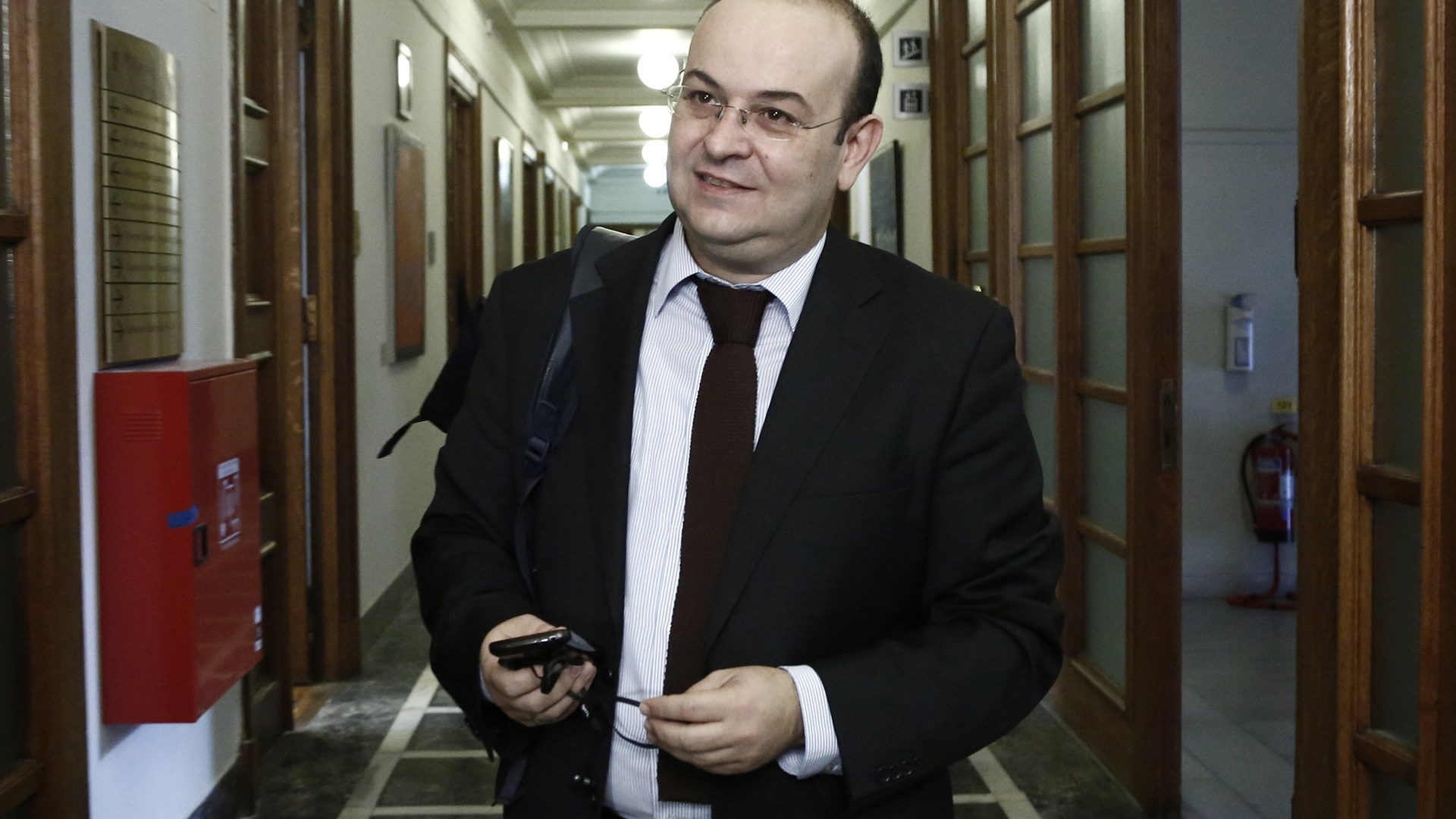 Υφυπουργός παρά τω Πρωθυπουργώ: Να δούμε με γενναιότητα τα χρέη ιδιωτών στην εφορία