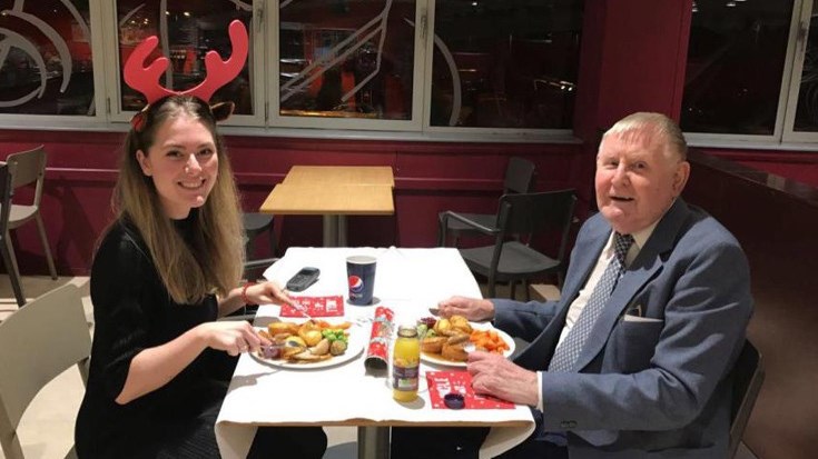 86χρονος βγήκε ραντεβού έπειτα από 55 χρόνια με μια… 22χρονη – ΦΩΤΟ