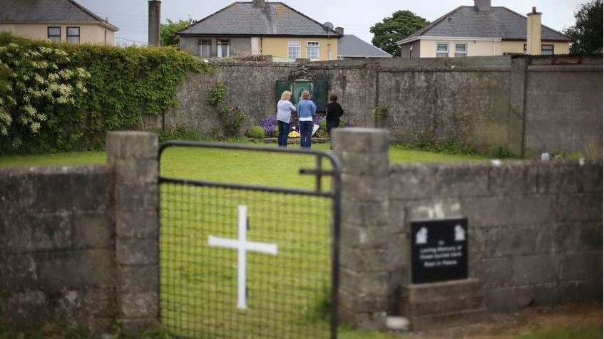 Φρίκη στην Ιρλανδία – Εντοπίστηκε ομαδικός τάφος βρεφών σε ίδρυμα για ανύπαντρες μητέρες