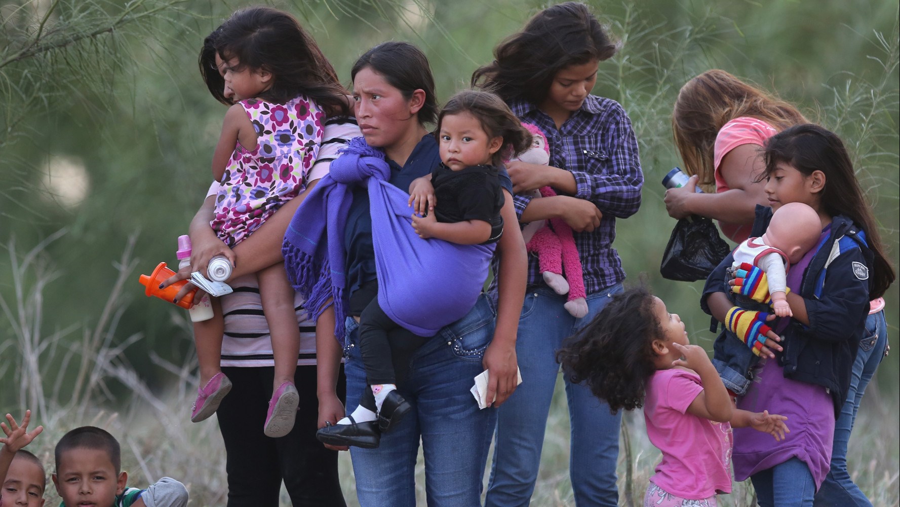 ΗΠΑ: Ο Τραμπ μελετά την πρόταση να χωρίζονται οι μετανάστριες από τα παιδιά τους