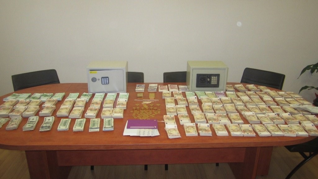 Περισσότερα από 600.000 ευρώ σε μετρητά βρήκαν στους τοκογλύφους – ΒΙΝΤΕΟ