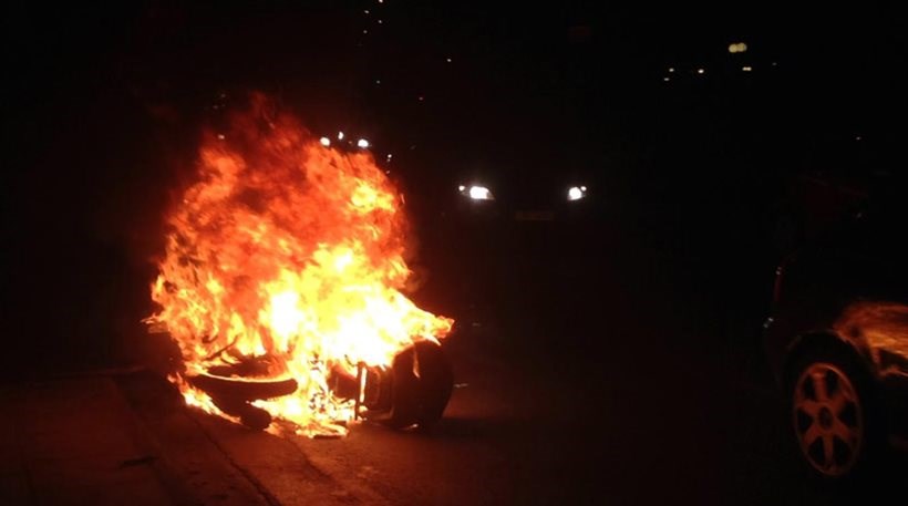 Συμπλοκές μεταξύ οπαδών στην Ποσειδώνος – ΤΩΡΑ