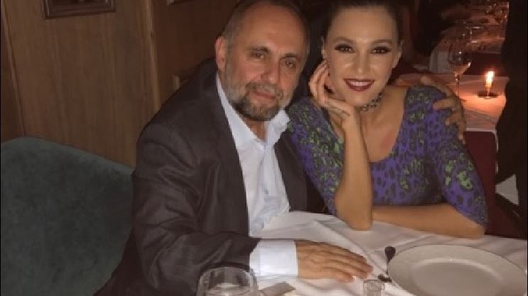 “Cabaret” με σκηνοθέτη τον Χατζάκη και Σάλι Μπόουλς την Τάμτα στο “Παλλάς”