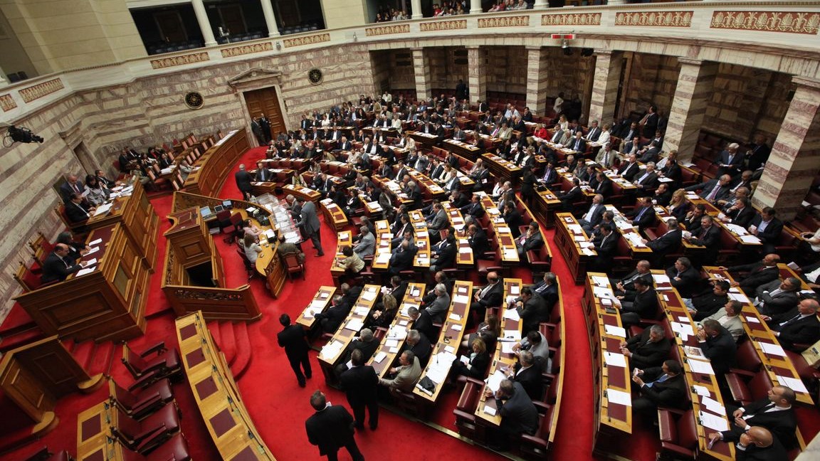 49 πρώην και νυν βουλευτές χρωστάνε στη Βουλή