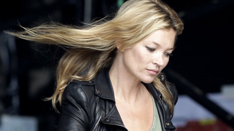 Χάκερ υπέκλεψαν γυμνές φωτογραφίες της Κέιτ Μος