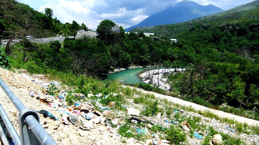 Αλβανία: Αντιδράσεις από την εξαφάνιση 1.300 κοντέινερ με επικίνδυνα απόβλητα