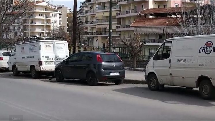 Ακυβέρνητο ταξί προκάλεσε πανικό στα Γρεβενά – ΒΙΝΤΕΟ