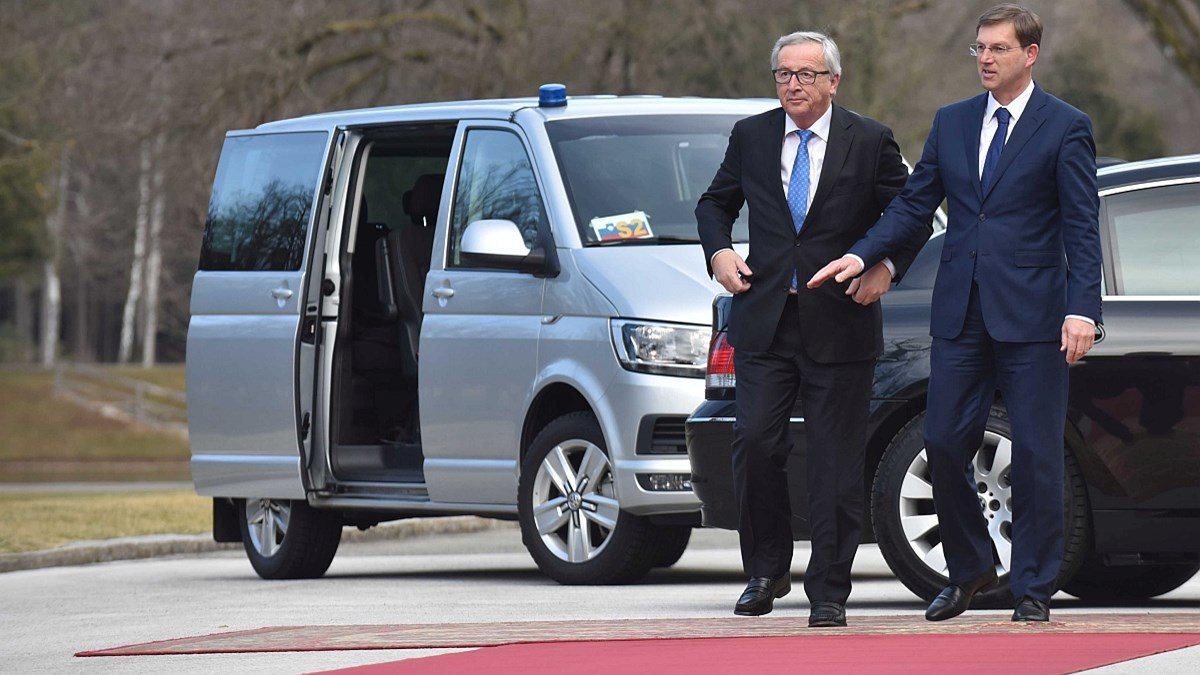 Ο απίθανος διάλογος του Γιούνκερ με τον Σλοβένο Πρωθυπουργό για το…σεξ – ΒΙΝΤΕΟ