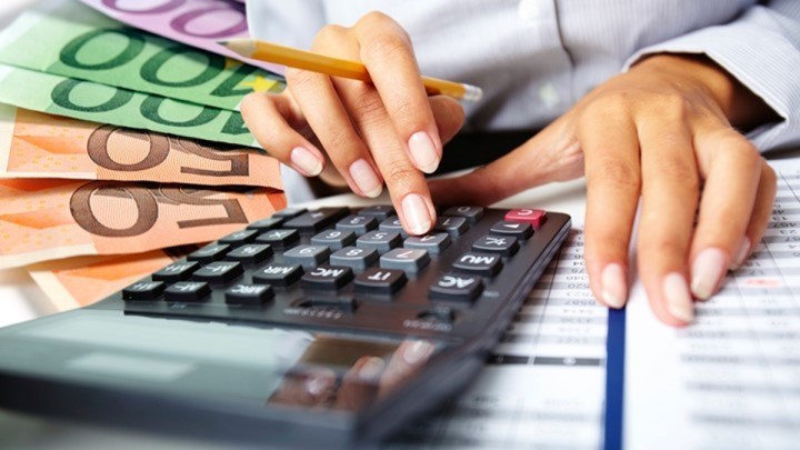 Φορολογικά κίνητρα στις τράπεζες για διαγραφές «κόκκινων» δανείων