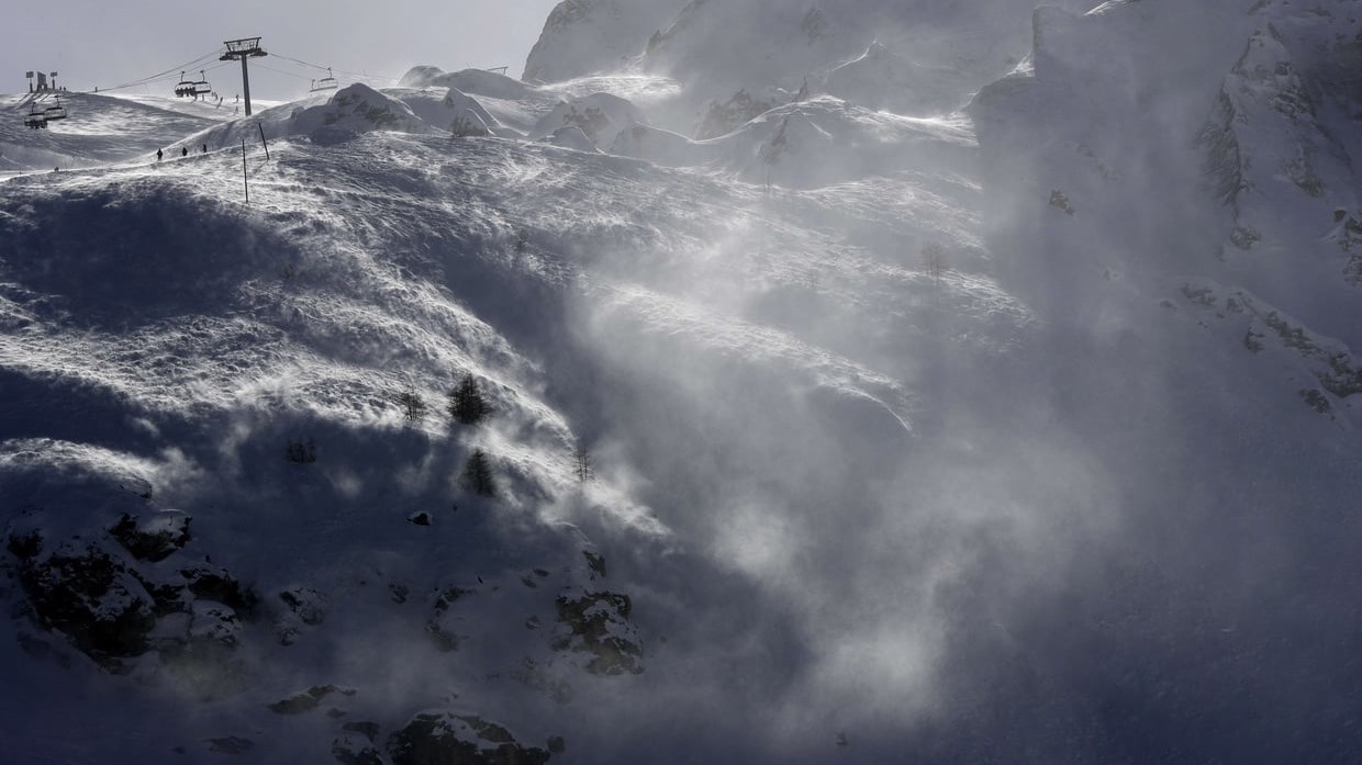 Χιονοστιβάδα χτύπησε πίστα σκι στις γαλλικές Αλπεις – Φόβοι για 10 εγκλωβισμένους