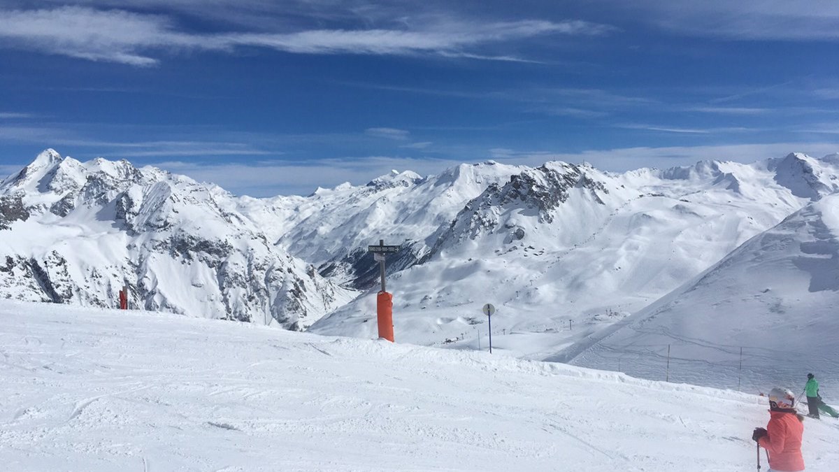 ΦΩΤΟ από το χιονοδρομικό κέντρο που καταπλακώθηκε από χιονοστιβάδα στις γαλλικές Άλπεις