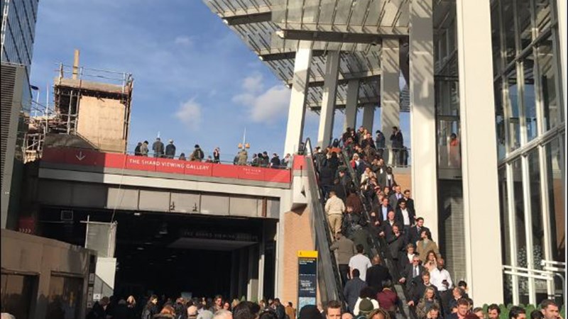 Εκκενώθηκε σιδηροδρομικός σταθμός στο Λονδίνο – Εντοπίστηκε ύποπτο όχημα – TΩΡΑ