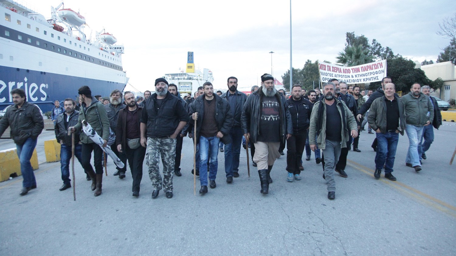 Η «απόβαση» των αγροτών στην Αθήνα – Συγκέντρωση στην πλατεία Βάθη – ΒΙΝΤΕΟ