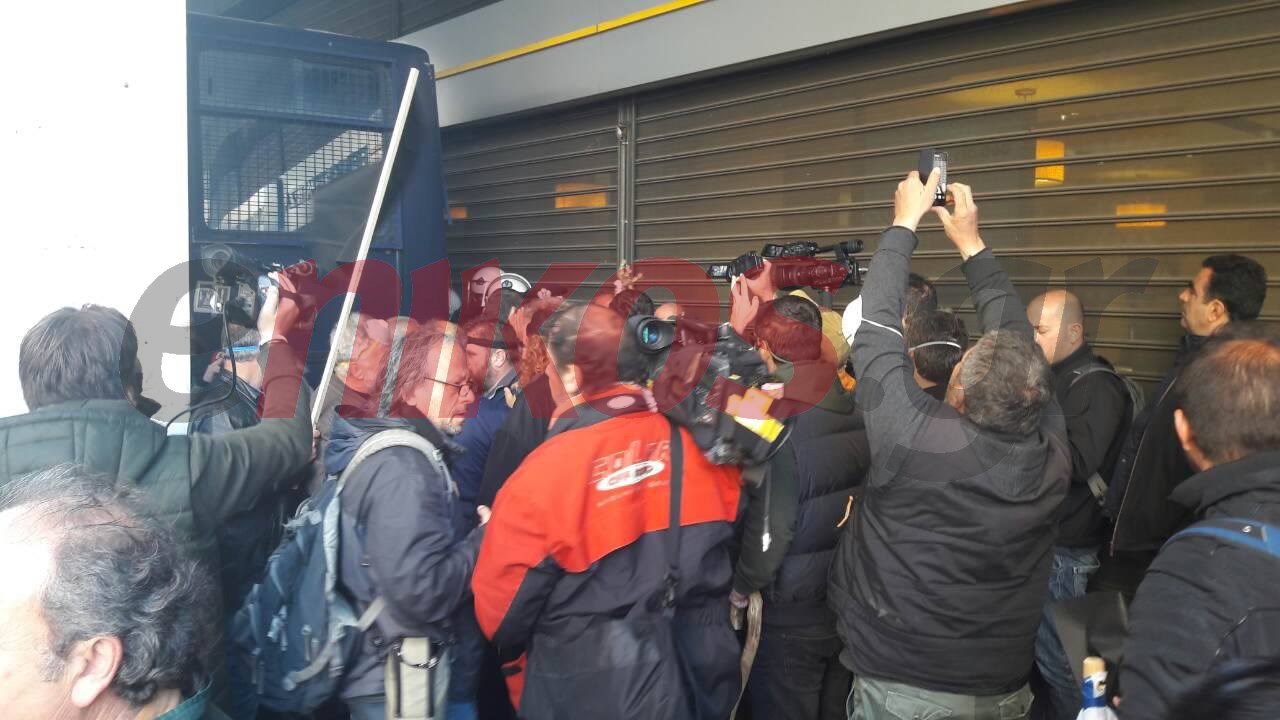 Πέτρες στο υπουργείο Αγροτικής Ανάπτυξης – BINTEO