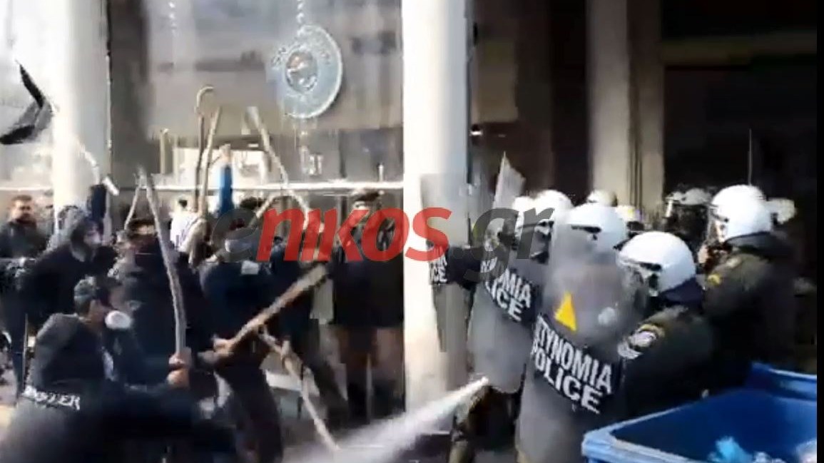 ΒΙΝΤΕΟ από τα επεισόδια με τους αγρότες στο κέντρο της Αθήνας