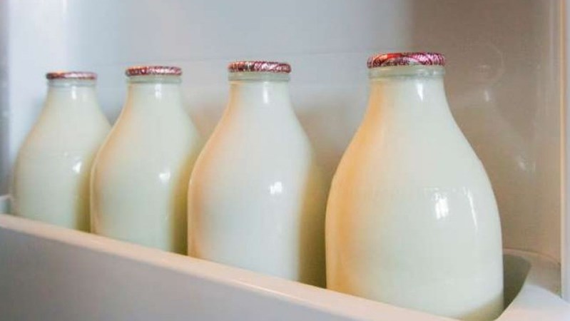 Γιατί δεν πρέπει να βάζετε το γάλα στην πόρτα του ψυγείου