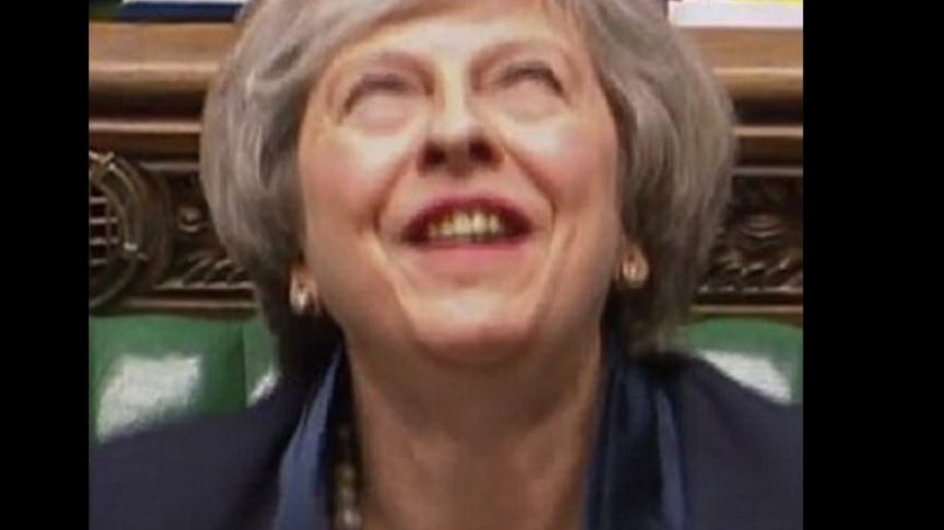 Το γέλιο της Μέι που «έριξε» το διαδίκτυο – ΒΙΝΤΕΟ