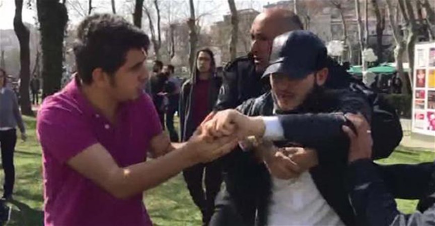 Επίθεση σε εκδήλωση για την Ημέρα της Γυναίκας στο Πανεπιστήμιο της Κωνσταντινούπολης – ΒΙΝΤΕΟ