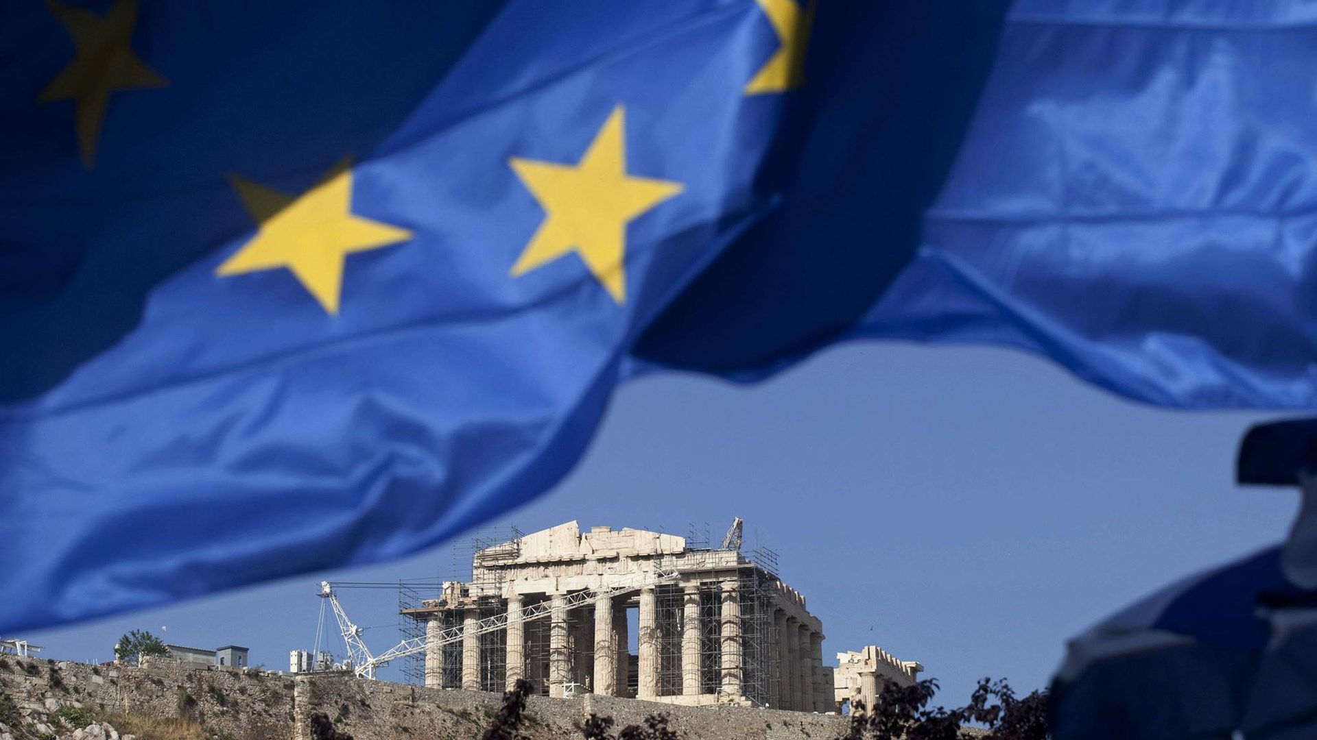 Η τρόικα μένει στην Αθήνα: Οι συμφωνίες, οι διαφωνίες και οι υποχωρήσεις