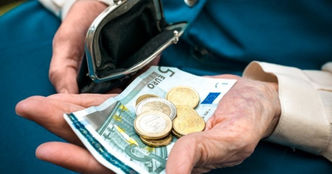 Λύση στον γρίφο των νέων συντάξεων: Ποιους ευνοεί και ποιους πλήττει