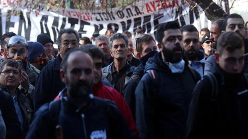 Οι αγρότες απειλούν τους βουλευτές με βεντέτα