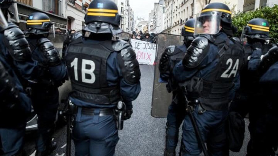 Επεισόδια μεταξύ μαθητών και αστυνομίας σε σχολείο στο Παρίσι – ΒΙΝΤΕΟ