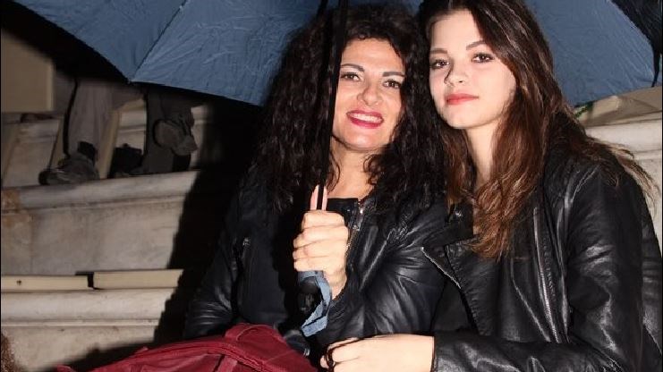 Σε ταινία με την κόρη της Τζένη η Τρύπη