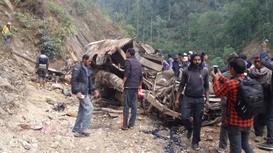 Τραγωδία στο Νεπάλ – Τουλάχιστον 24 νεκροί από πτώση λεωφορείου σε γκρεμό