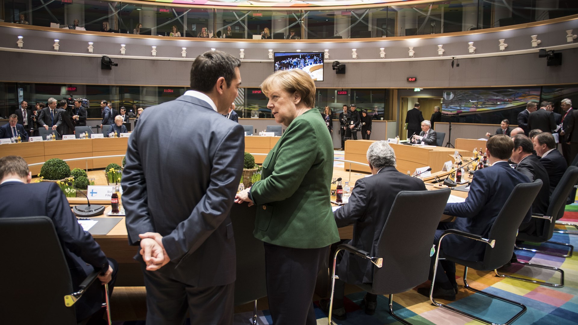 Ο Τσίπρας με τη Μέρκελ και τον Μοσκοβισί στη Σύνοδο Κορυφής – ΦΩΤΟ