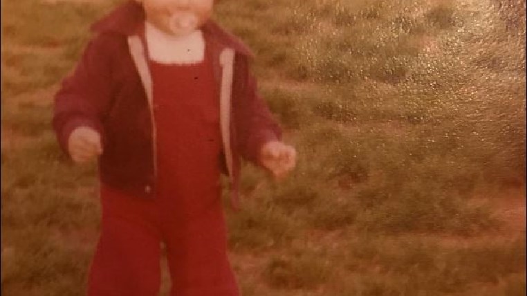 Αναγνωρίζετε το κοριτσάκι της φωτογραφίας; – Είναι πασίγνωστη Ελληνίδα ηθοποιός